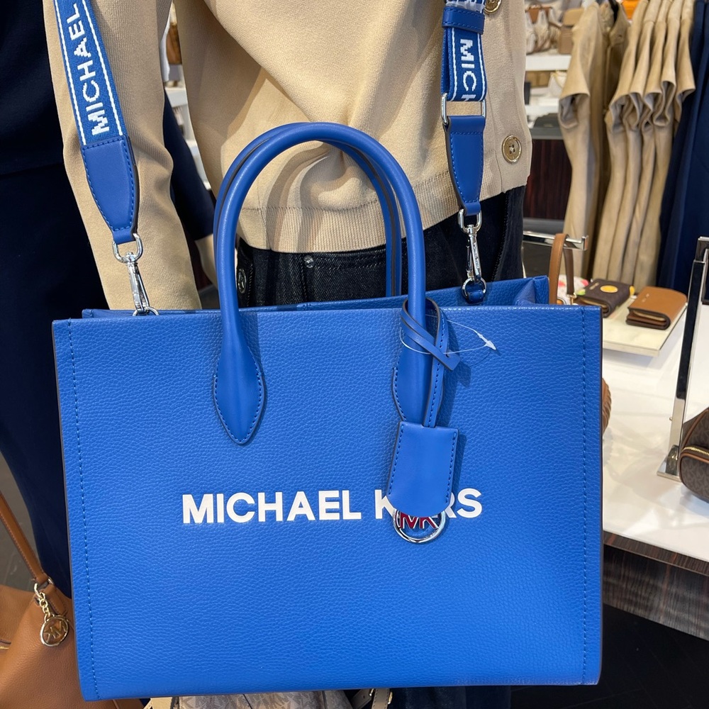 MICHAEL KORS Mirella Medium EW Pebbled Leather Tote Bag
Galaxy Blue
NWT - Picture 6 of 16